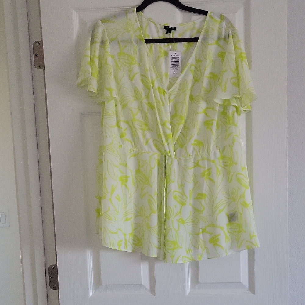 Torrid Light Green Floral V-Neck Blouse